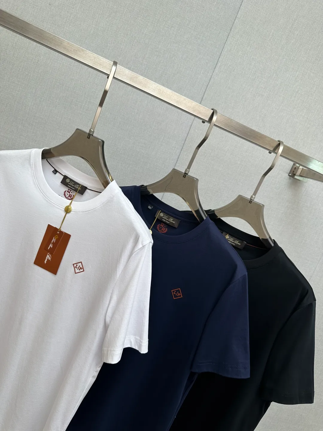 LP ss Spring and Summer New Arrival first counter New Arrival short-sleeved round neck T-shirt Premium customized design avant-garde and fashionable! Soft to the touch. Comfortable to wear. Exquisite counter-level stitching. Exquisite workmanship. The upper body effect is incomparably handsome! A must-have item for a stylish man! Sizes: M—3XL